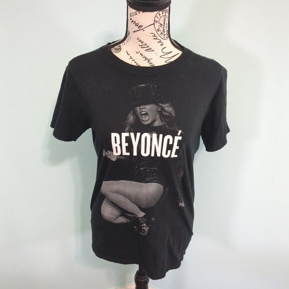 BEYONCE On The Run Tour Concert Black Tshirt - Unisex Small - Picture 1 of 4
